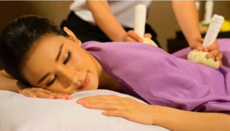 Massage Panggilan 24 Jam Wilayah Banjarmasin (Putri SPA). Putri Spa hadir sebagai solusi relaksasi yang mudah diakses bagi warga Banjarmasin yang membutuhkan perawatan tubuh tanpa harus keluar rumah. Kami memahami bahwa kesibukan dan aktivitas harian sering membuat tubuh cepat lelah. Karena itu, kehadiran layanan massage panggilan